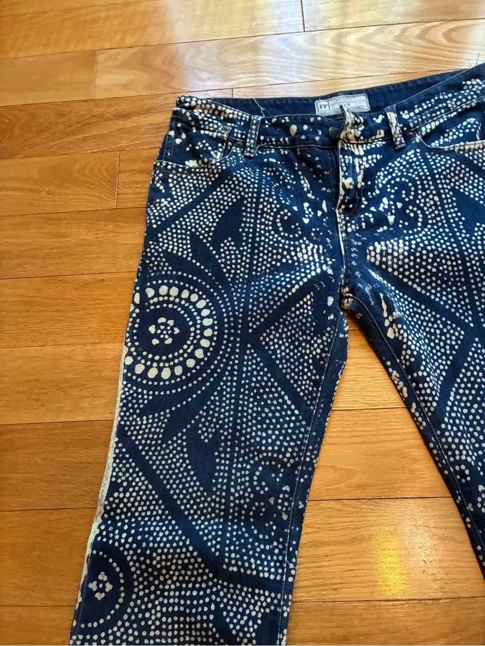 NWT Free People Navy & Cream Printed Flare Malaya Jeans 28 - Picture 5 of 7